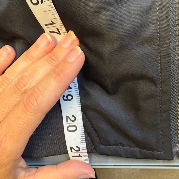 Aritzia Talula Black cropped Chic women’s Whitby Bomber Flight Jacket size XXS - Picture 9 of 10